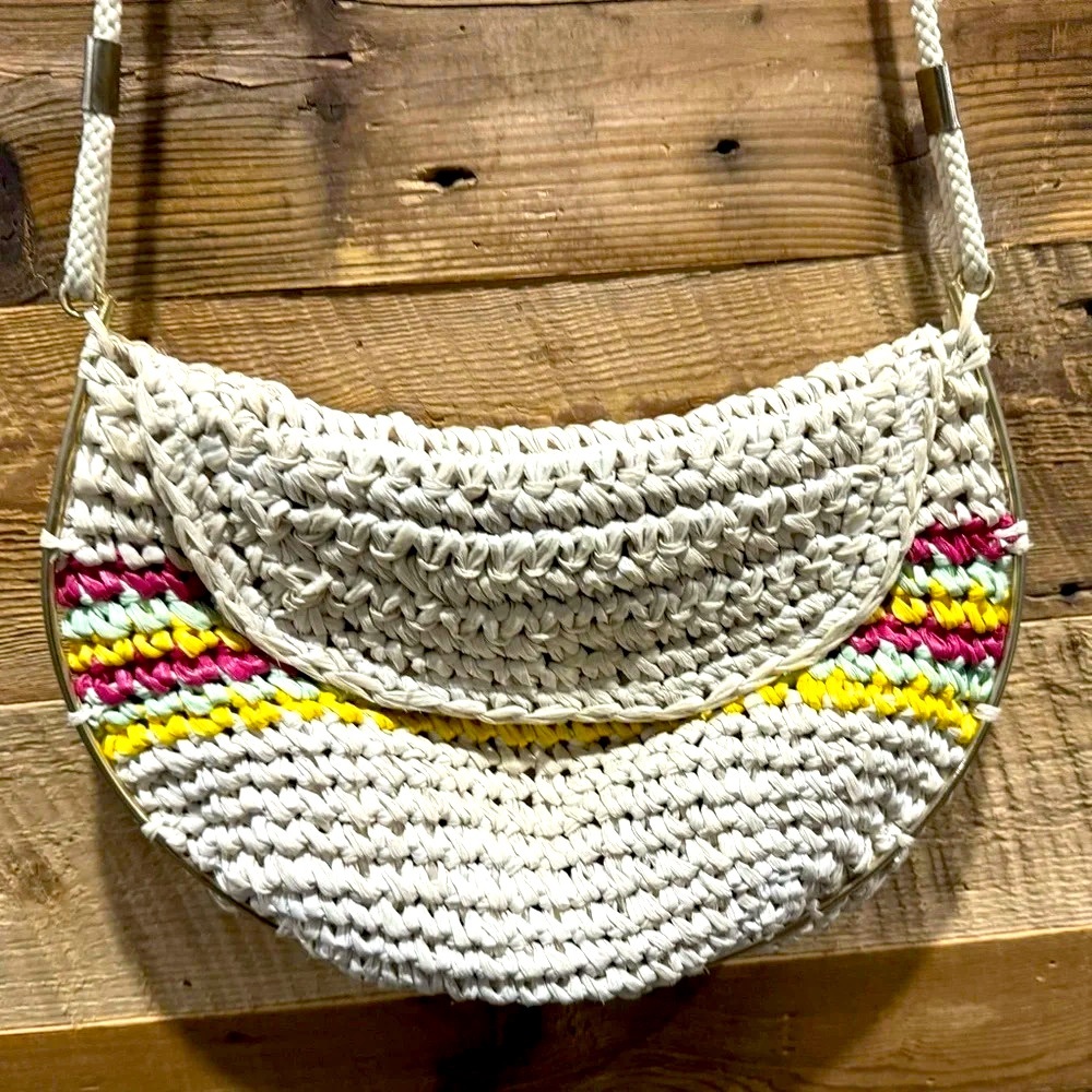 Vintage Made Italy straw weave 90s shoulder bag metal ecru stripe street party